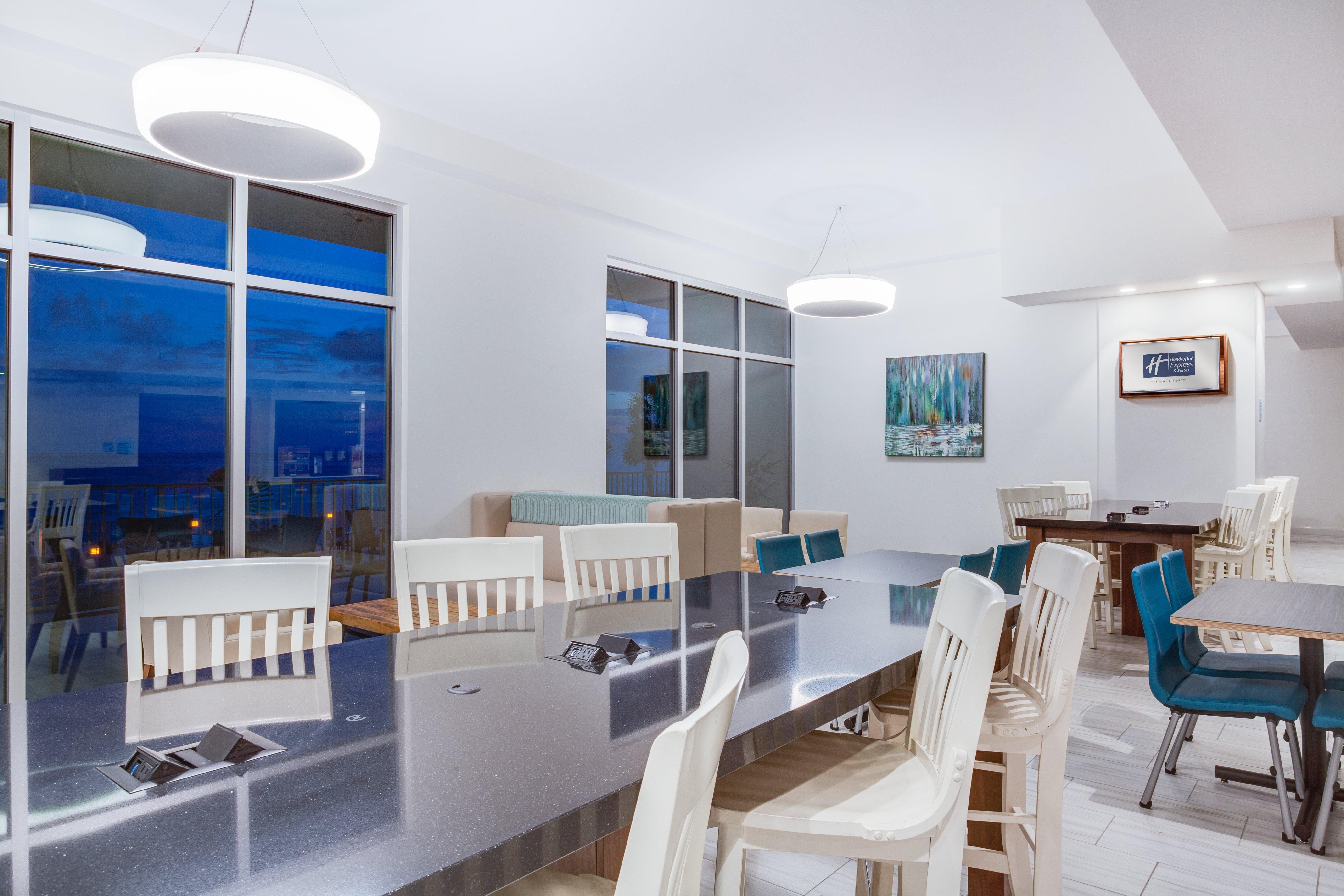 Holiday Inn Express & Suites Panama City Beach Beachfront By Ihg Exterior photo