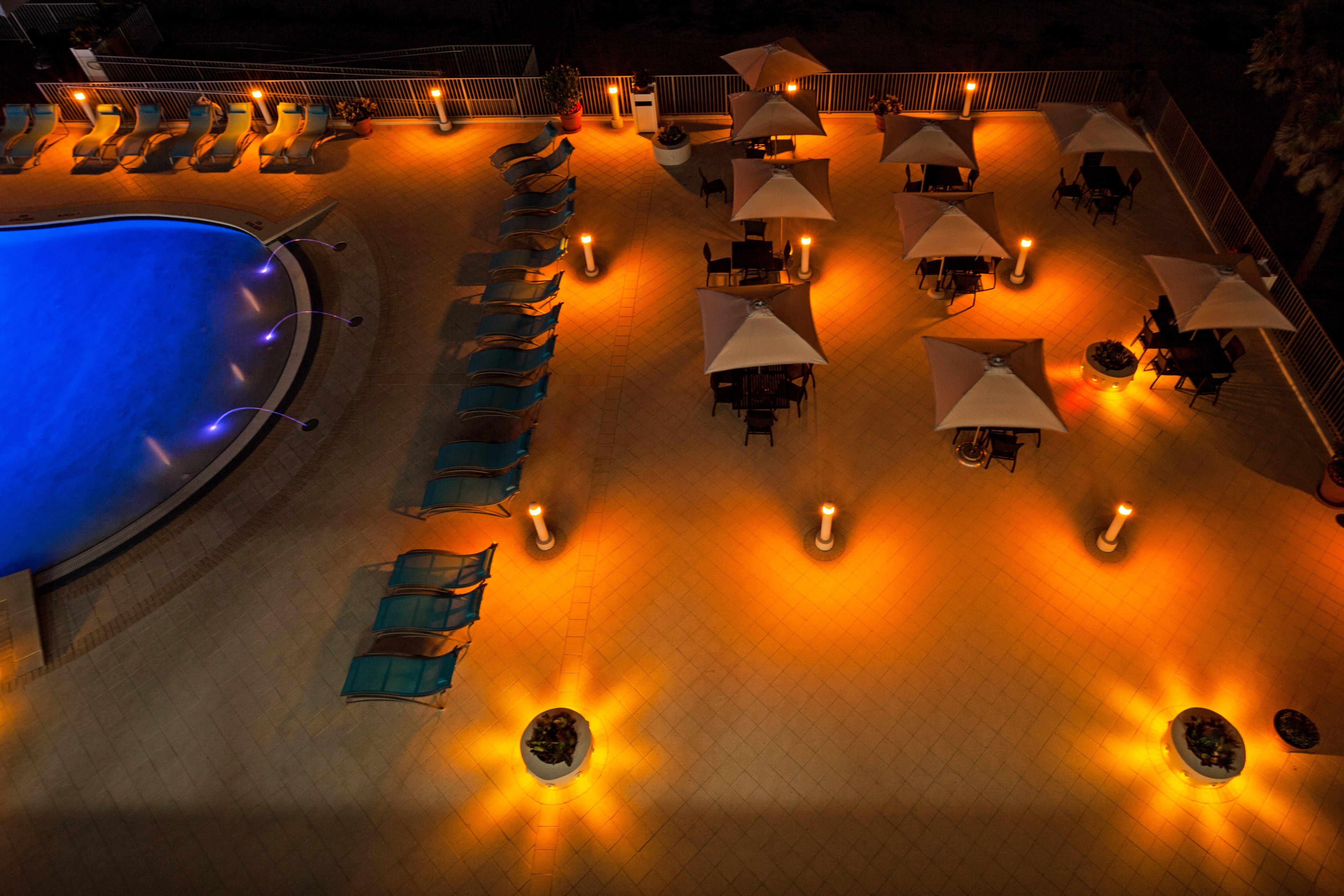Holiday Inn Express & Suites Panama City Beach Beachfront By Ihg Exterior photo
