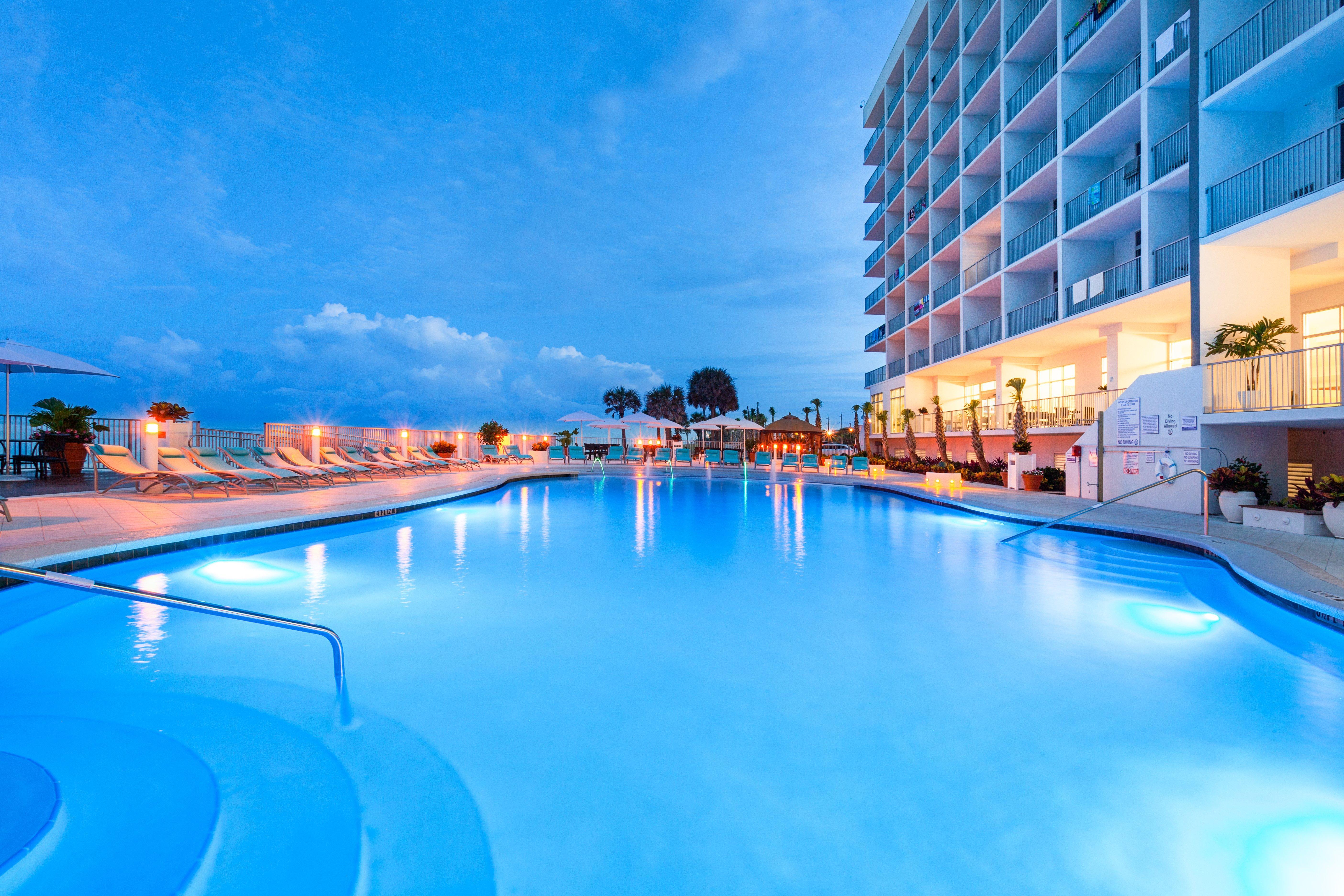 Holiday Inn Express & Suites Panama City Beach Beachfront By Ihg Exterior photo