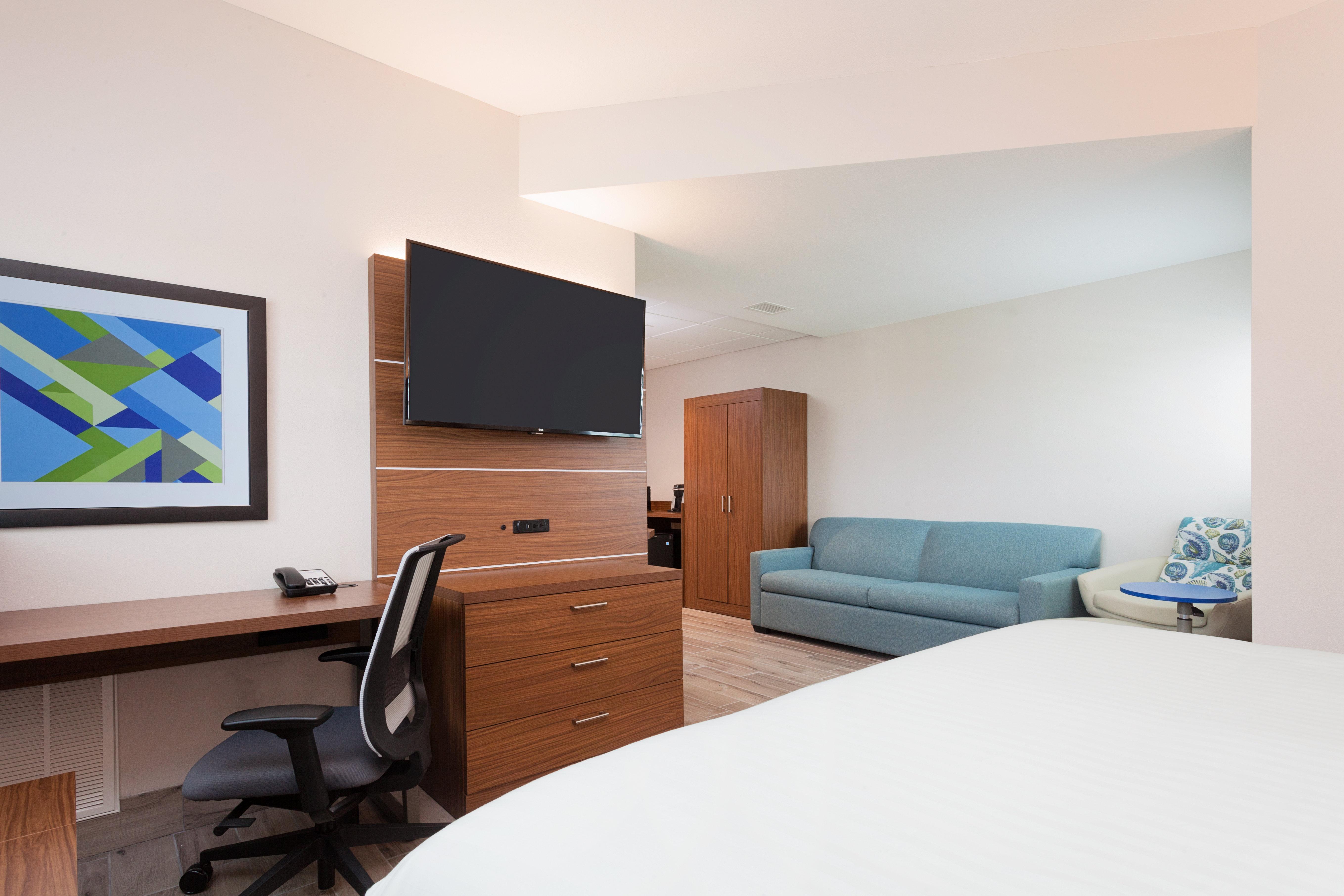 Holiday Inn Express & Suites Panama City Beach Beachfront By Ihg Exterior photo