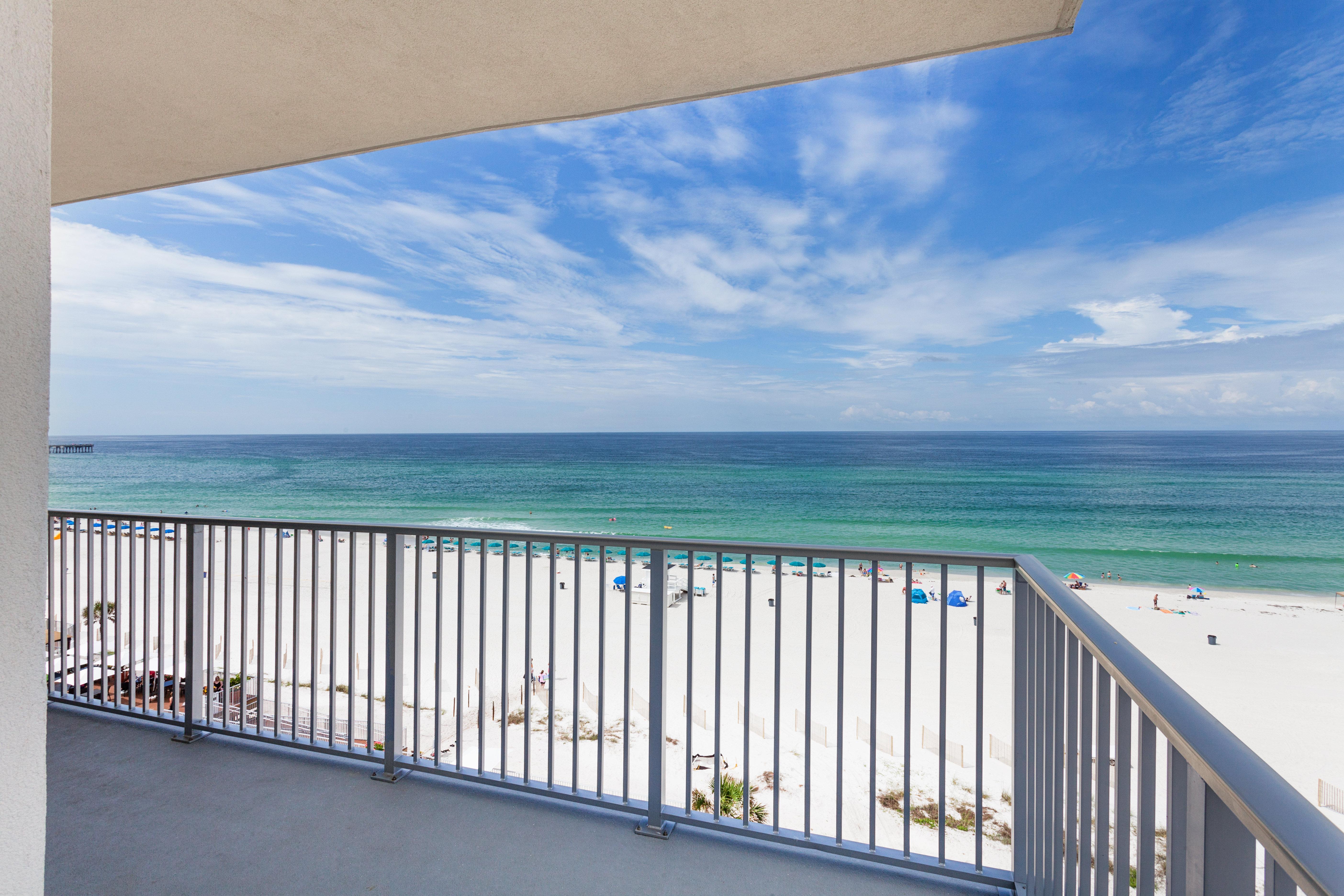 Holiday Inn Express & Suites Panama City Beach Beachfront By Ihg Exterior photo