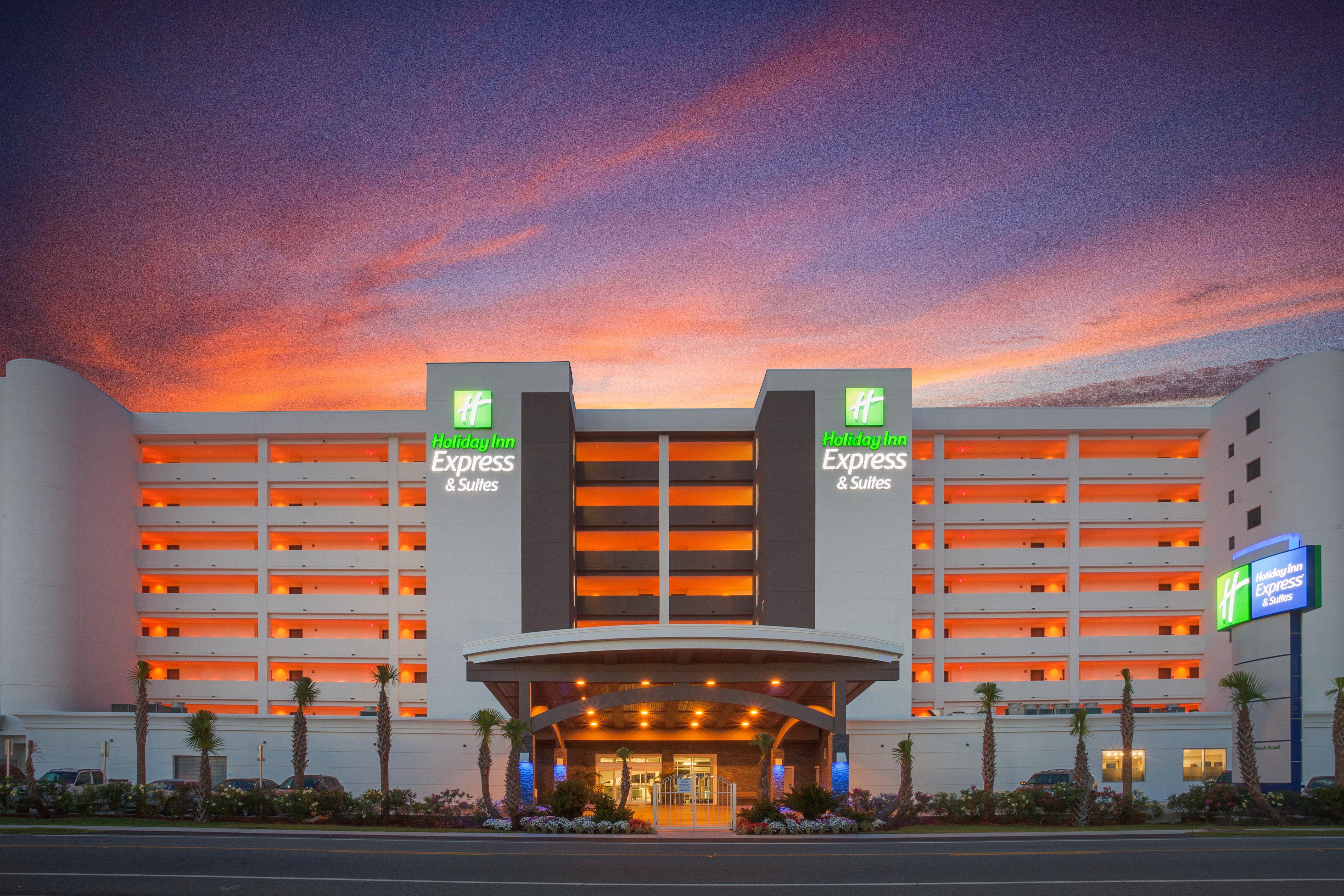 Holiday Inn Express & Suites Panama City Beach Beachfront By Ihg Exterior photo