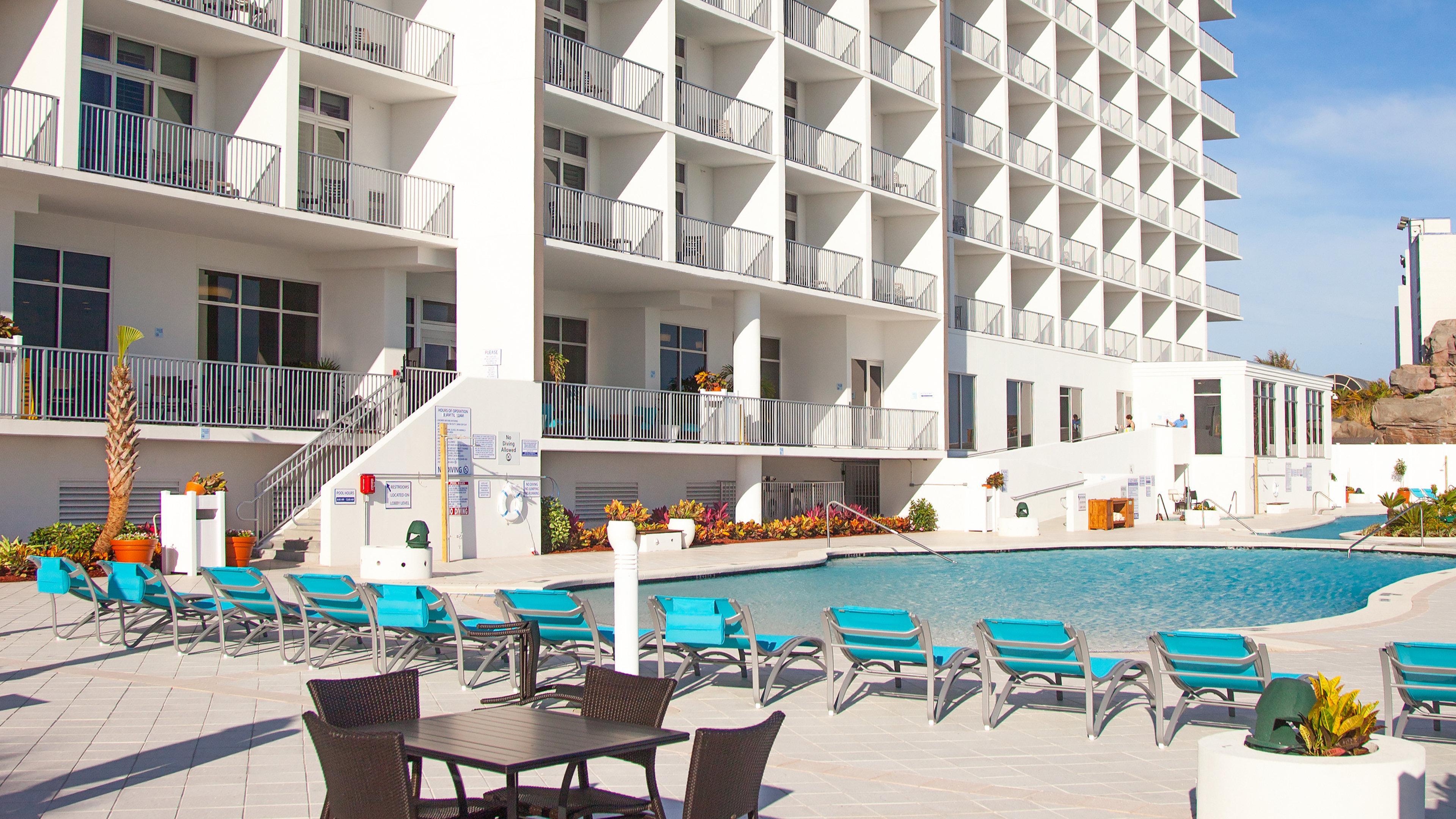 Holiday Inn Express & Suites Panama City Beach Beachfront By Ihg Exterior photo