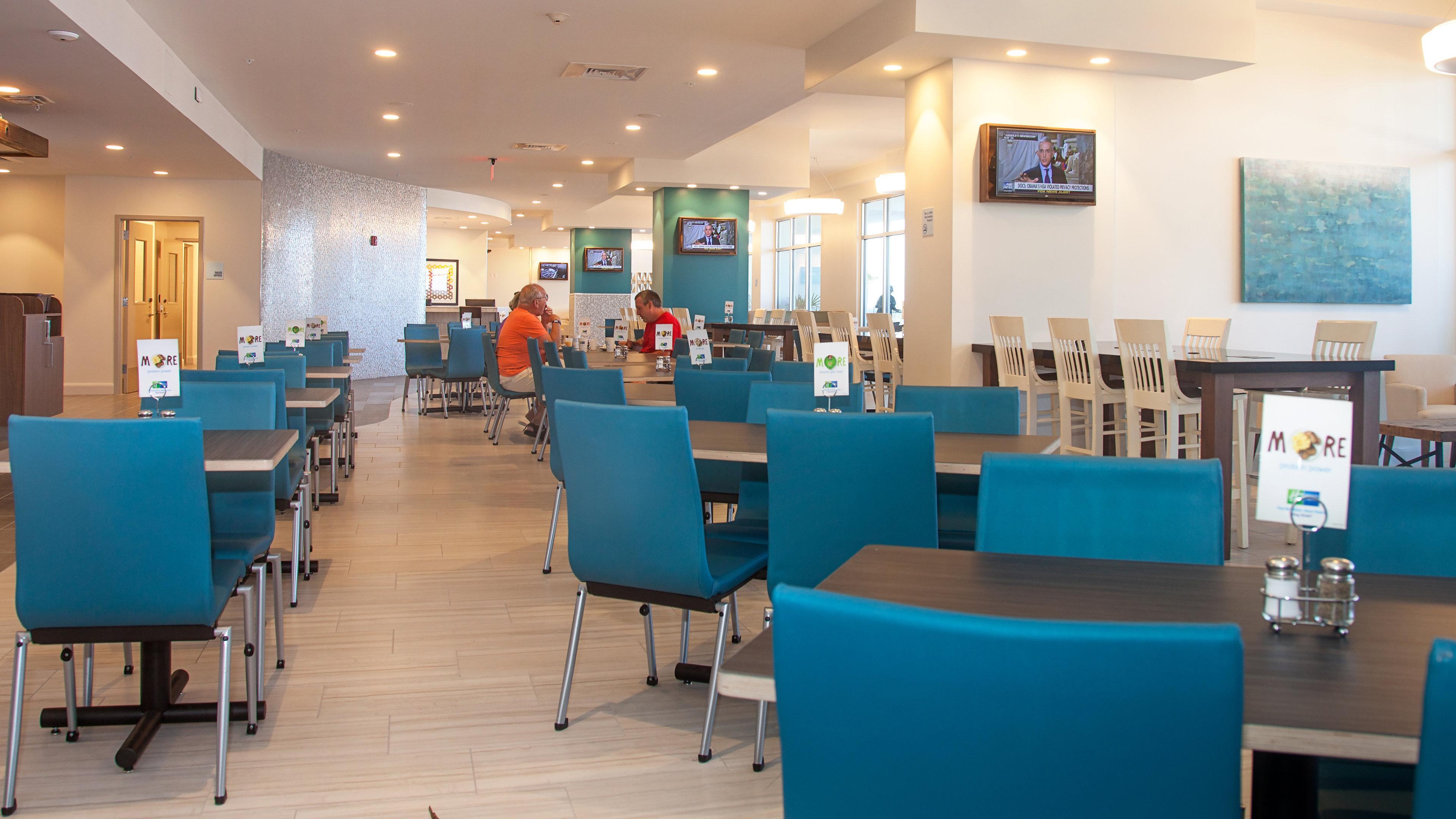 Holiday Inn Express & Suites Panama City Beach Beachfront By Ihg Exterior photo