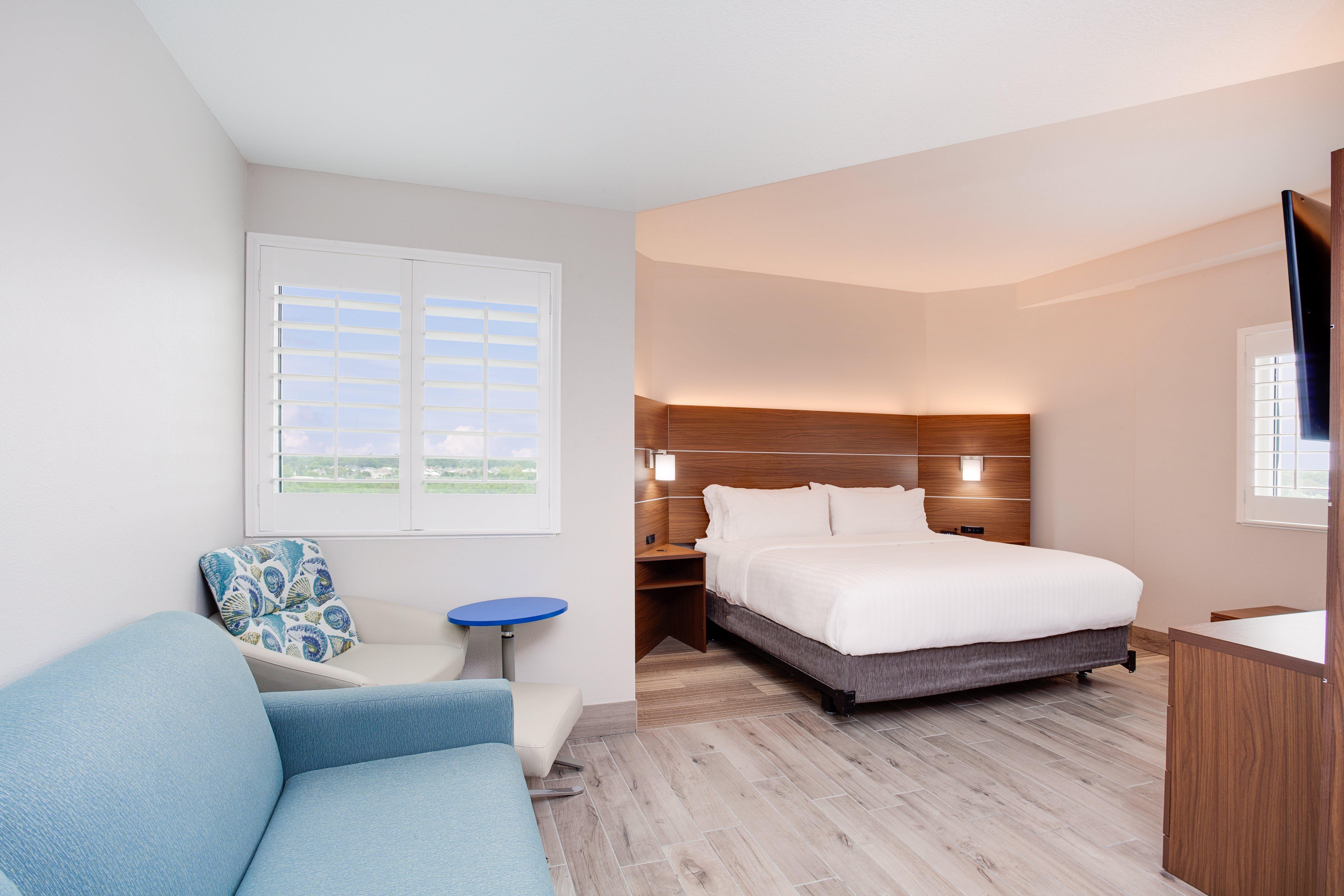 Holiday Inn Express & Suites Panama City Beach Beachfront By Ihg Exterior photo