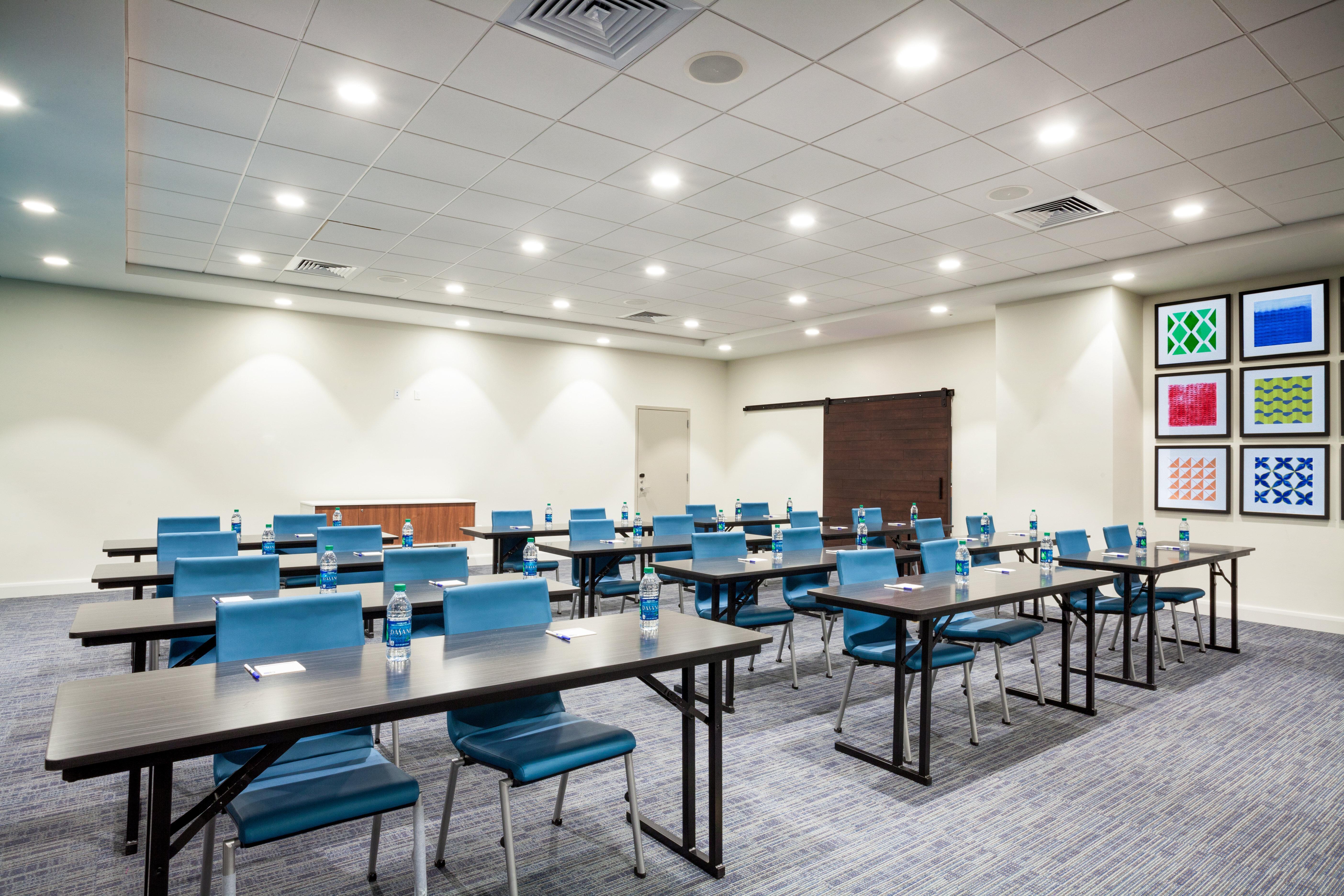 Holiday Inn Express & Suites Panama City Beach Beachfront By Ihg Exterior photo