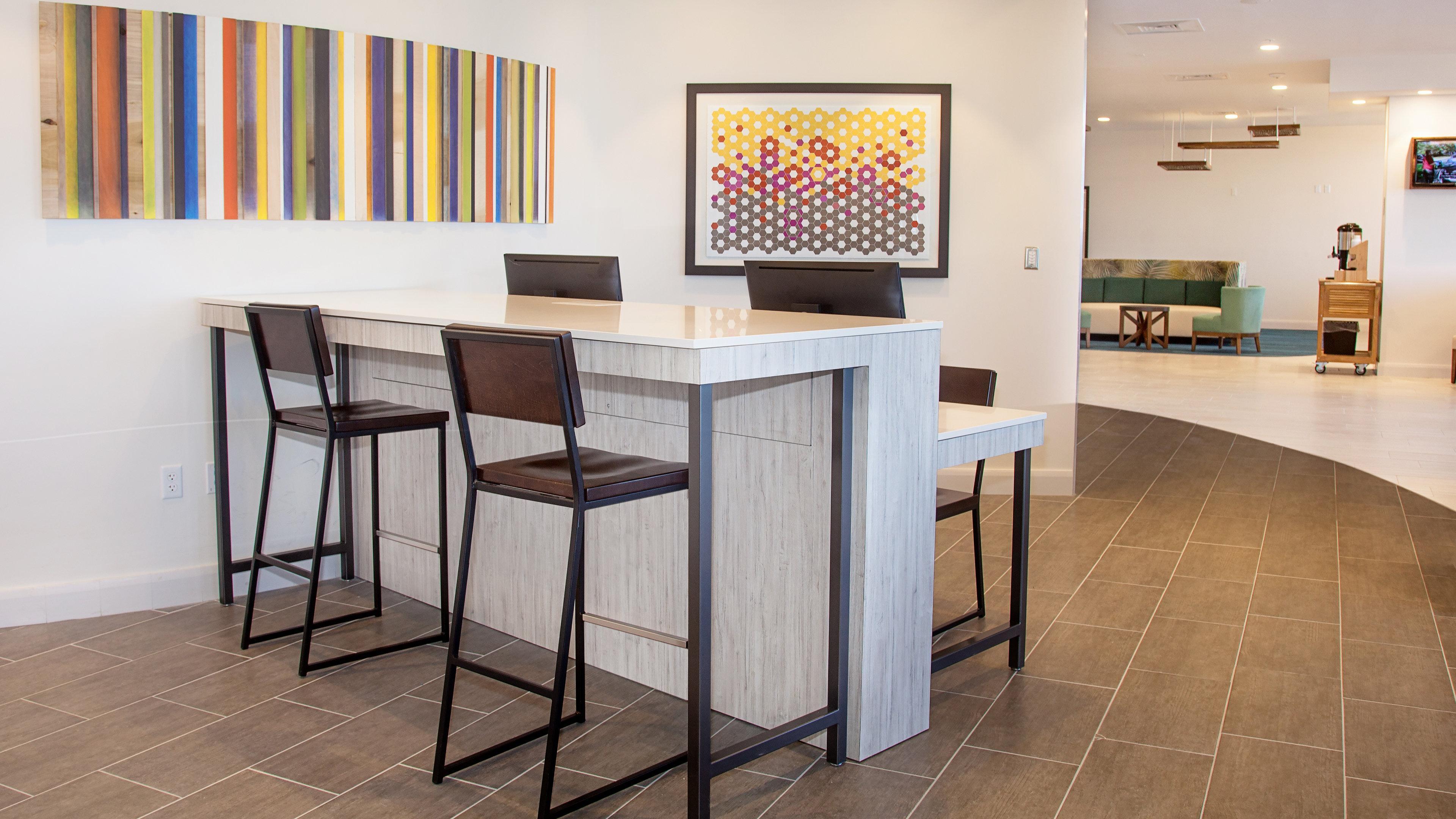 Holiday Inn Express & Suites Panama City Beach Beachfront By Ihg Exterior photo