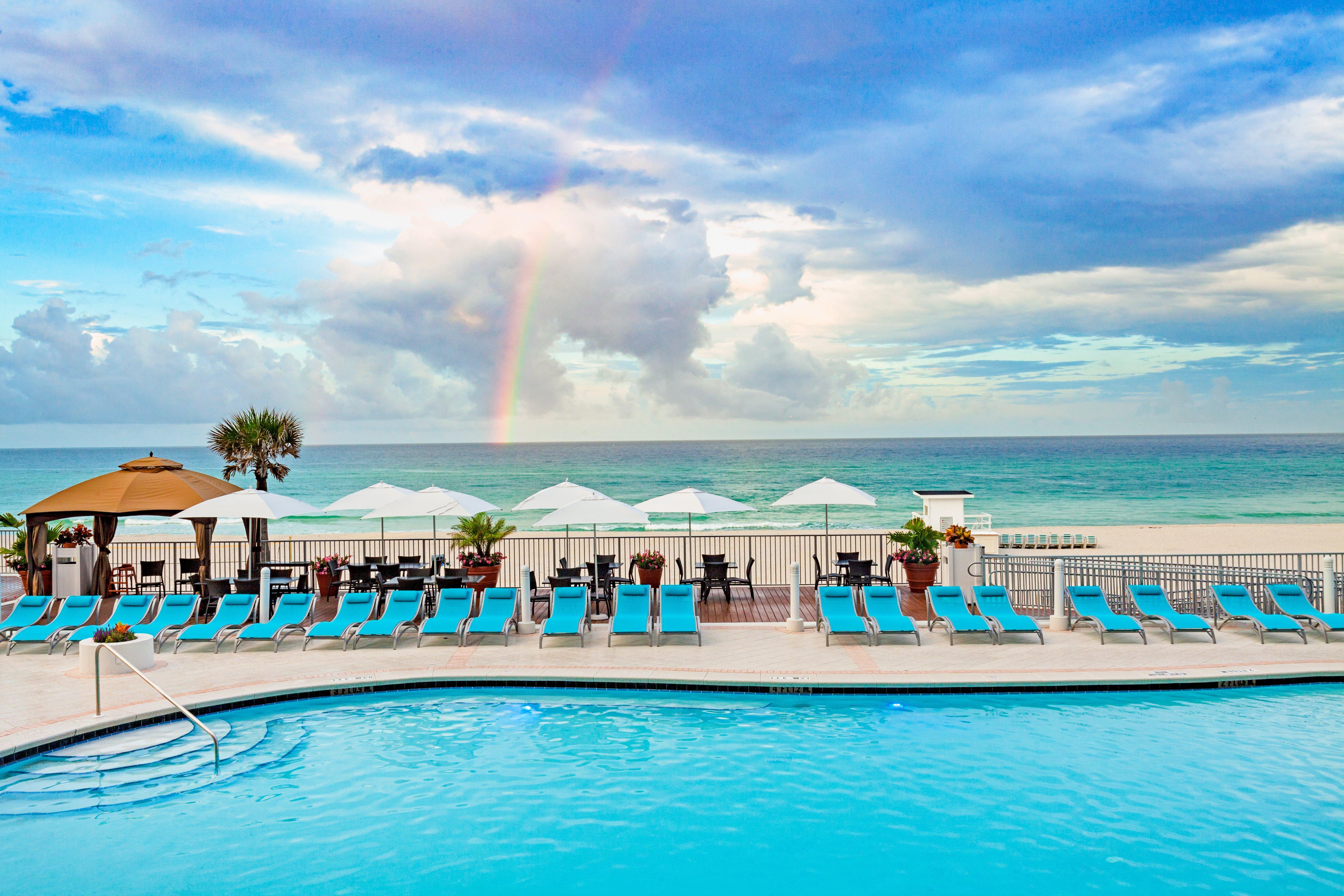 Holiday Inn Express & Suites Panama City Beach Beachfront By Ihg Exterior photo