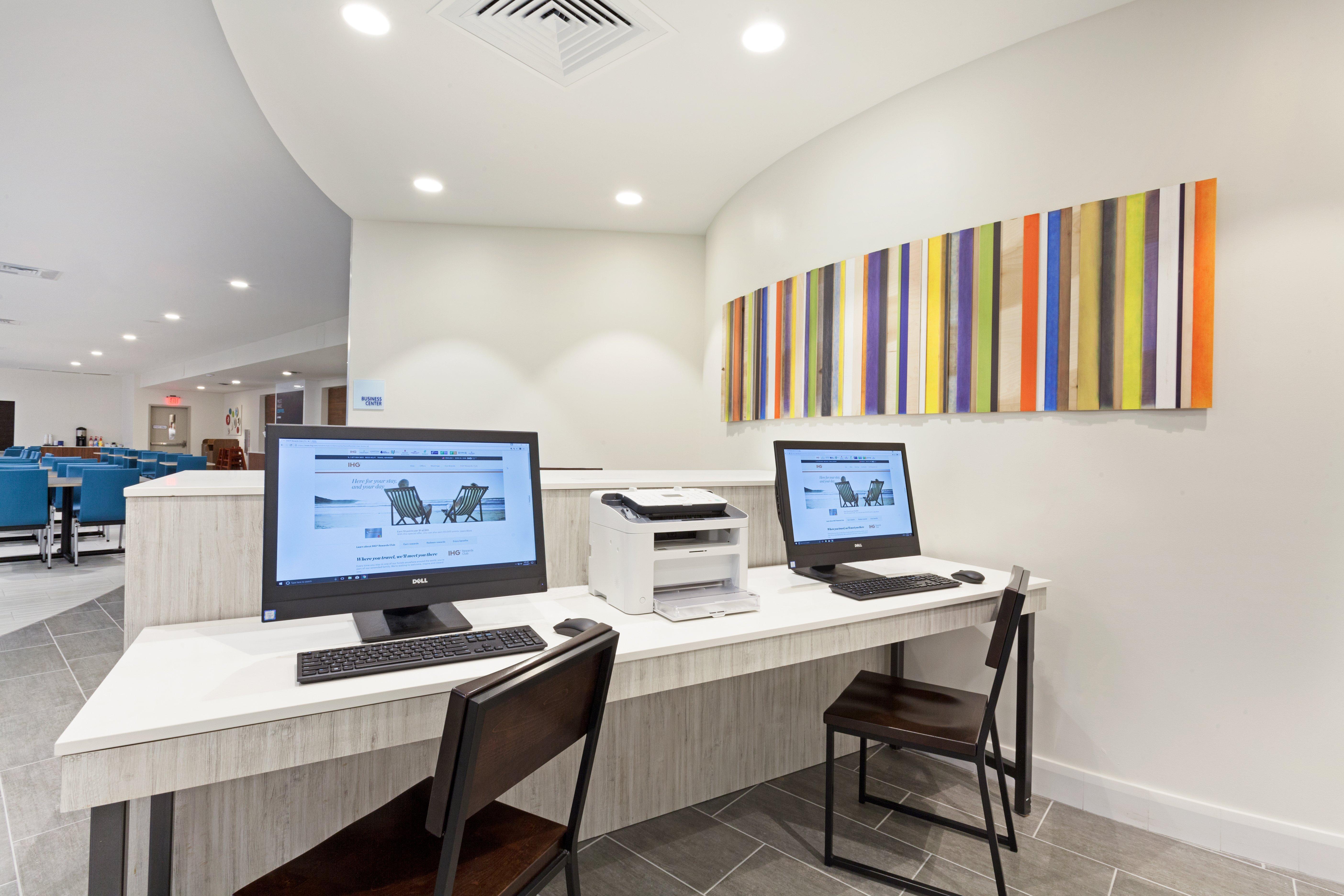 Holiday Inn Express & Suites Panama City Beach Beachfront By Ihg Exterior photo