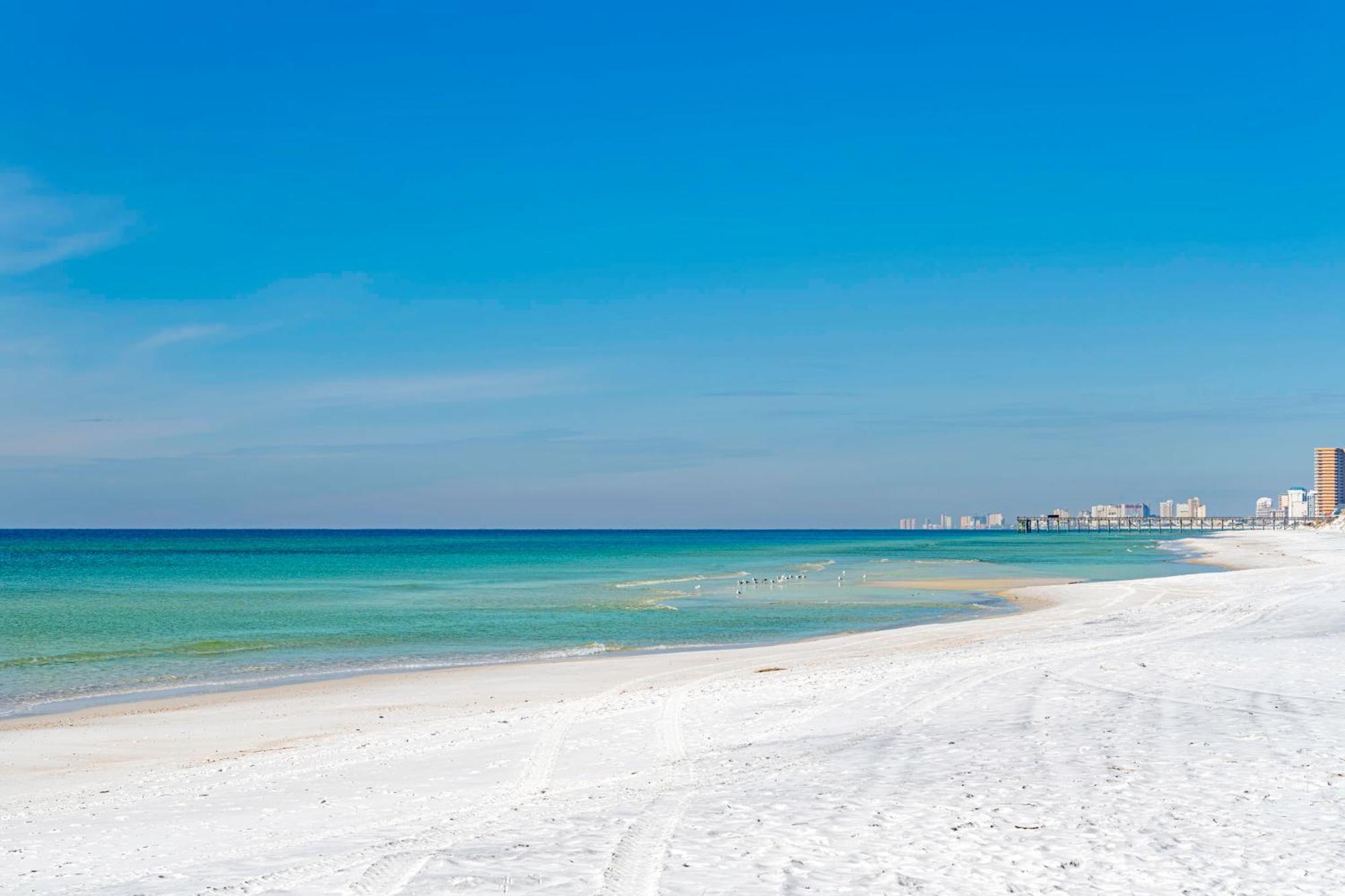 Holiday Inn Express & Suites Panama City Beach Beachfront By Ihg Exterior photo