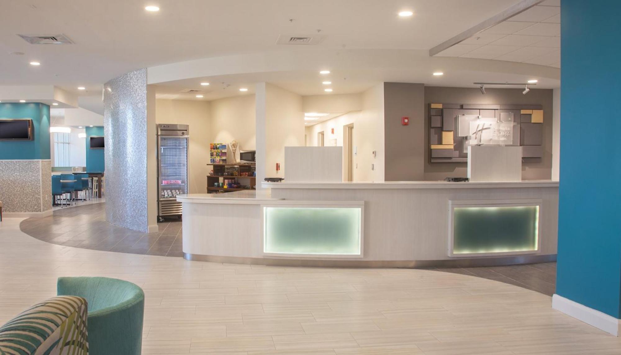 Holiday Inn Express & Suites Panama City Beach Beachfront By Ihg Exterior photo