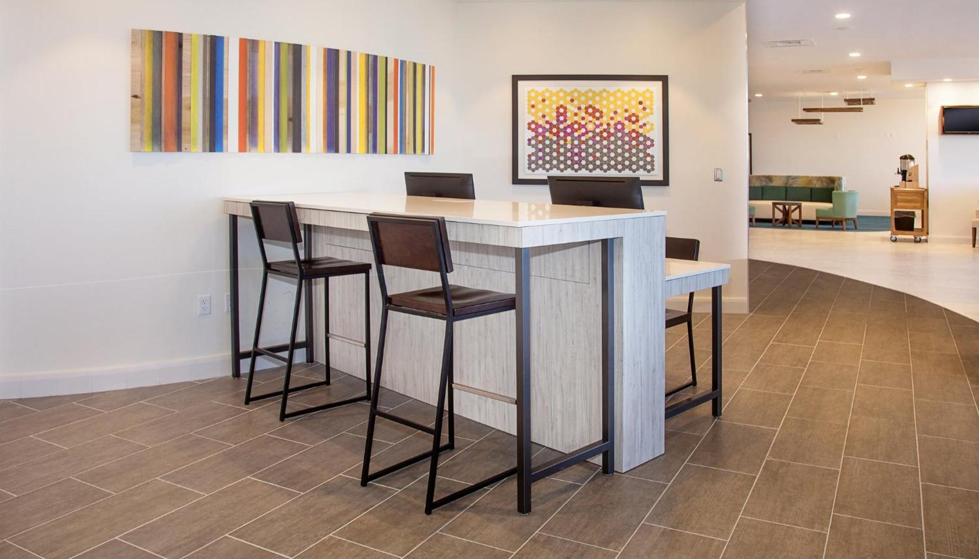 Holiday Inn Express & Suites Panama City Beach Beachfront By Ihg Exterior photo