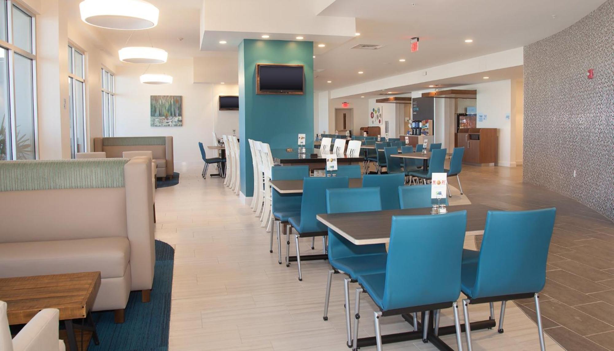 Holiday Inn Express & Suites Panama City Beach Beachfront By Ihg Exterior photo