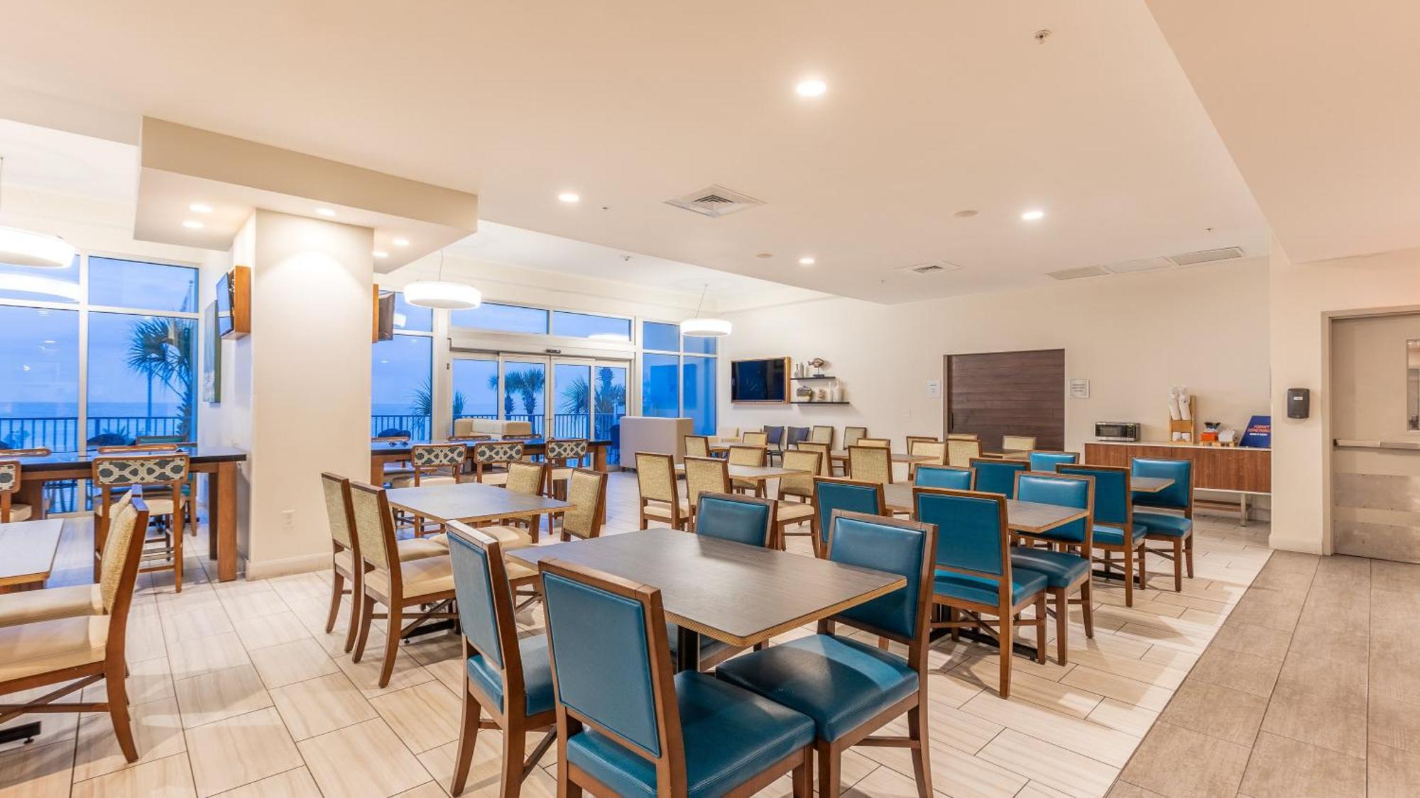 Holiday Inn Express & Suites Panama City Beach Beachfront By Ihg Exterior photo