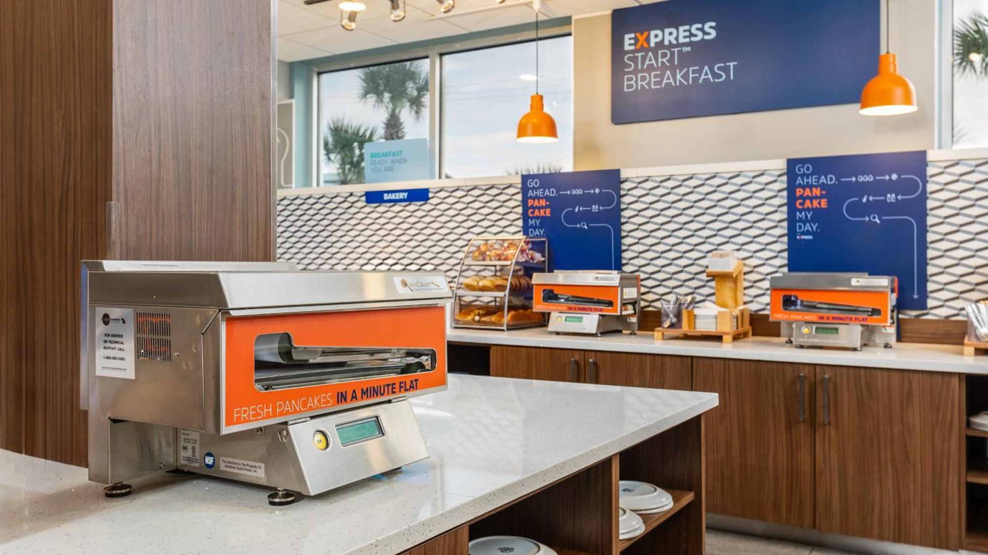 Holiday Inn Express & Suites Panama City Beach Beachfront By Ihg Exterior photo